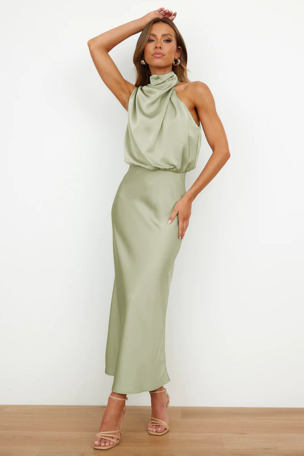 Holm™ | Lang satin kjole med halterneck