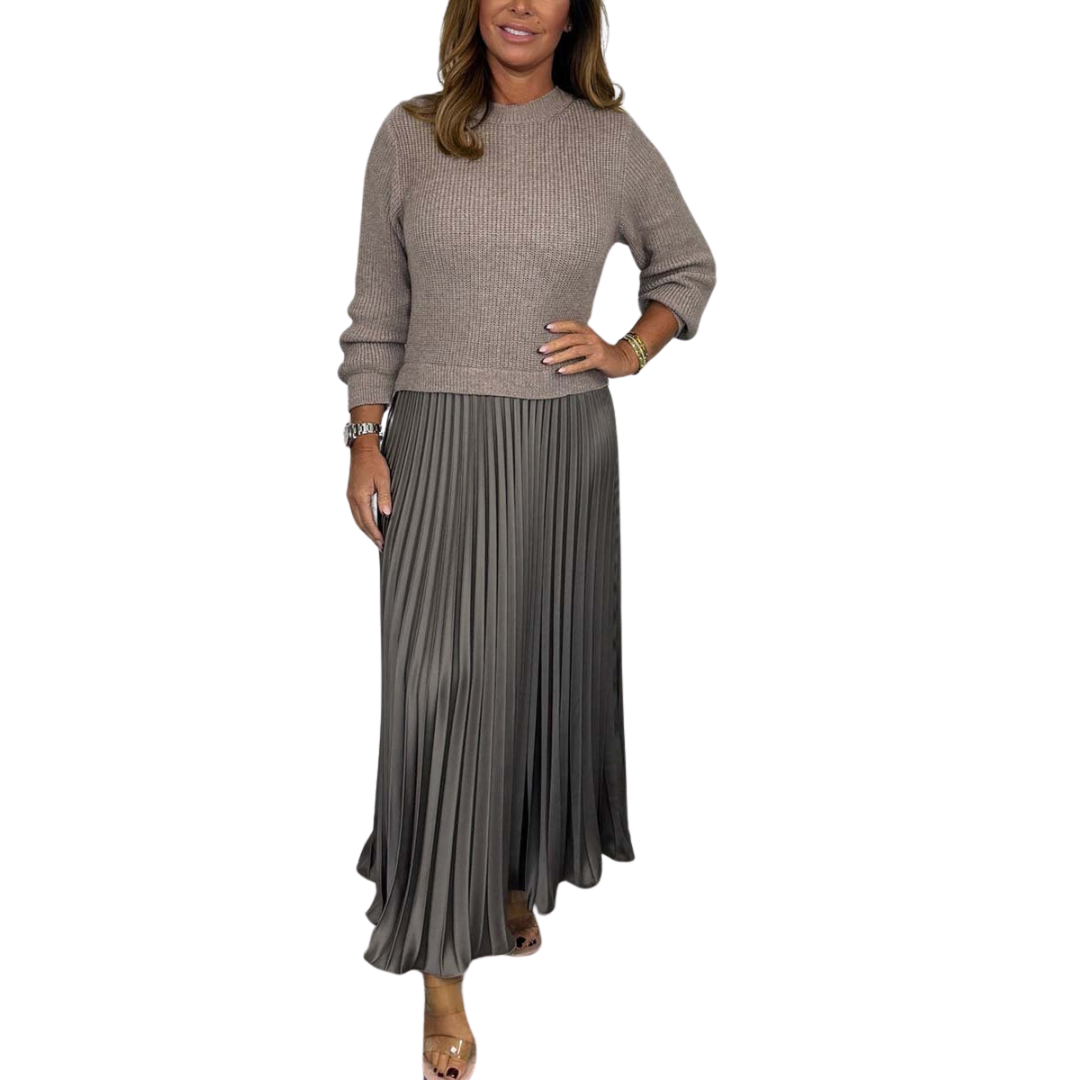 Emilia | Lang Bluse med Plisseret Nederdel
