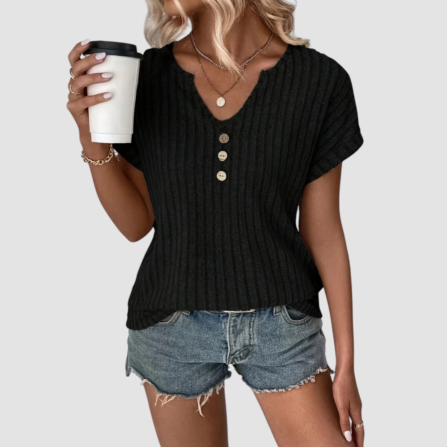 Mette | Svala – Ribstrikket top med knapper